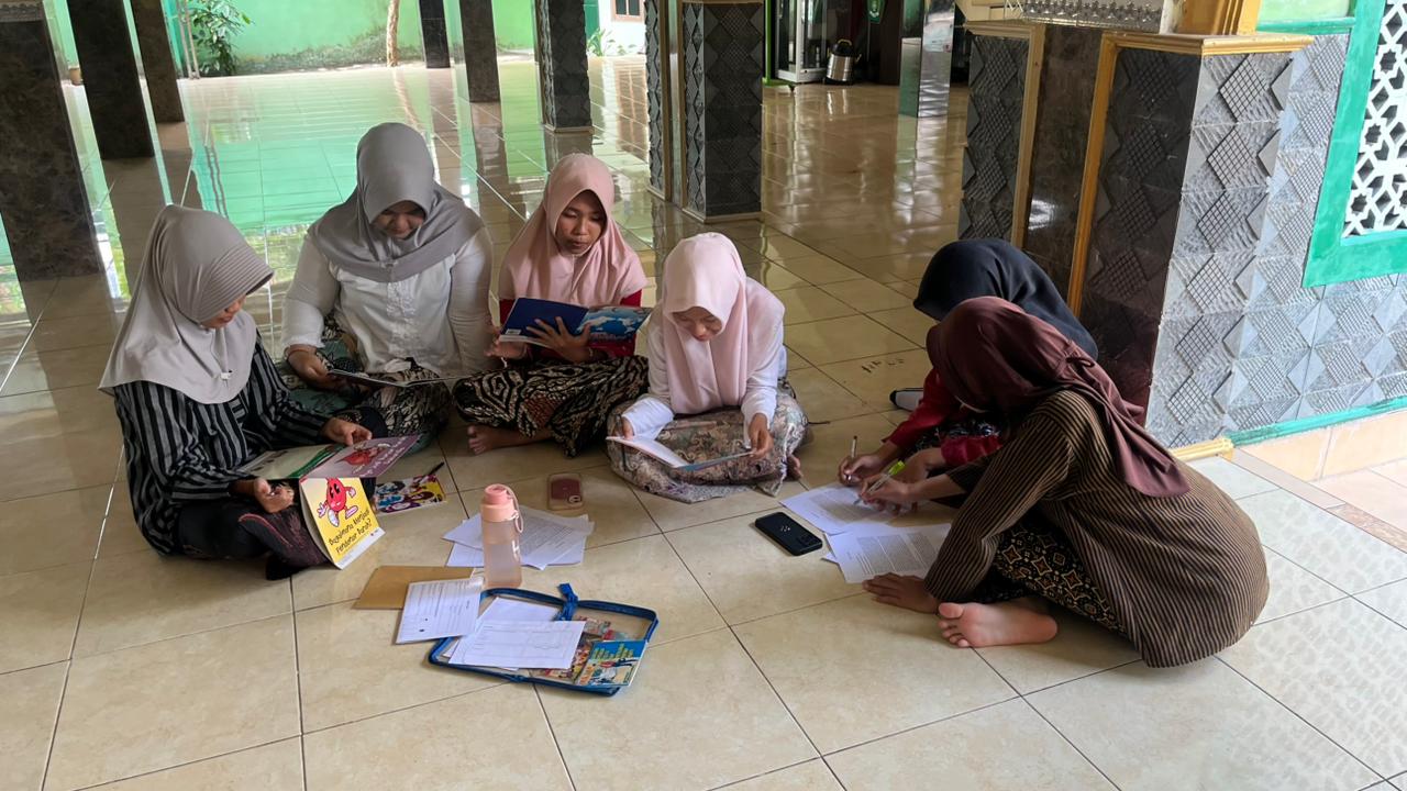 Tim PMR MTsN 9 Bantul Perdalam Materi Jelang Lomba di MAN 3 Sleman